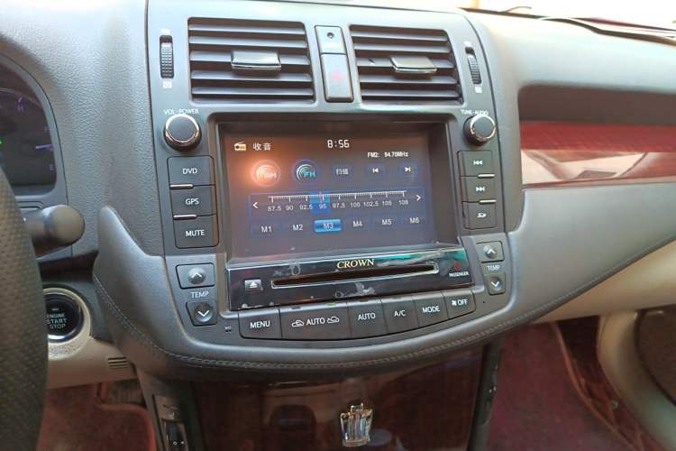 Used Toyota Crown 2010 2.5L Royal Leather Sunroof Edition Audio And AC Panel