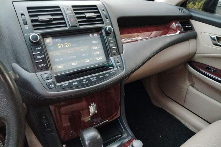 Used Toyota Crown 2010 2.5L Royal Leather Sunroof Navigation Edition Audio And AC Panel