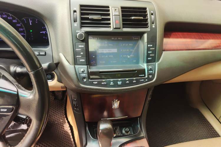 Used Toyota Crown 2010 2.5L Royal Leather Sunroof Edition Audio And AC Panel