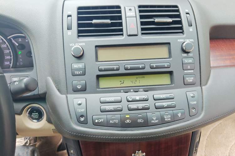 Used Toyota Crown 2010 2.5L Royal Audio And AC Panel