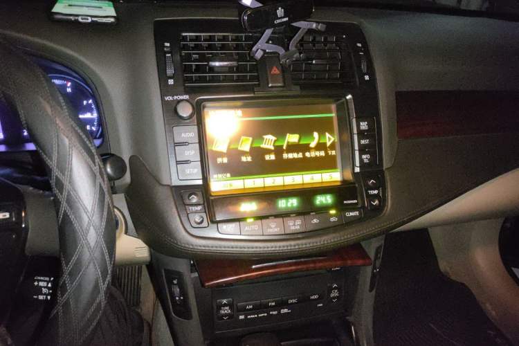 Used Toyota Crown 2010 2.5L Royal Leather Sunroof Edition Audio And AC Panel
