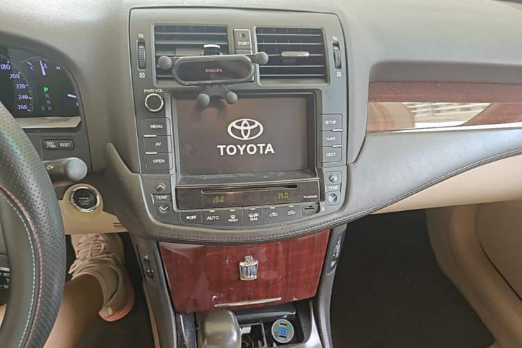 Used Toyota Crown 2010 2.5L Royal Leather Sunroof Navigation Edition Audio And AC Panel