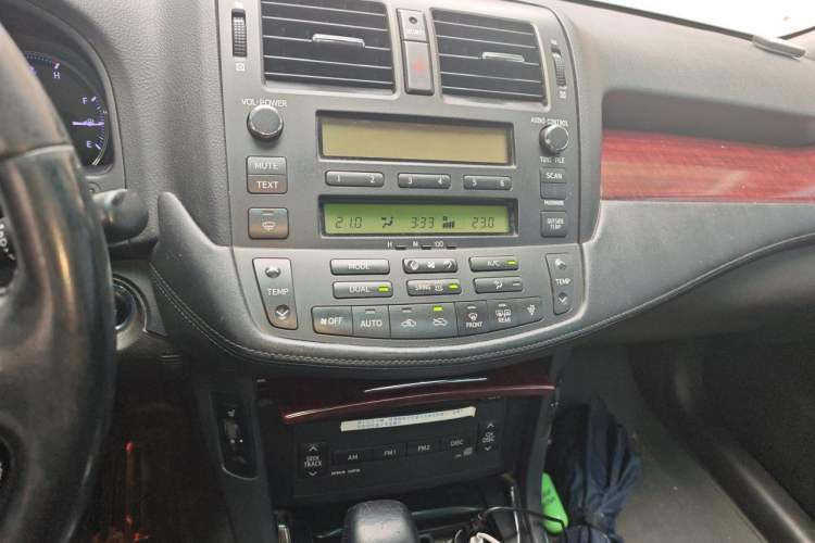 Used Toyota Crown 2010 2.5L Royal Leather Sunroof Edition Audio And AC Panel