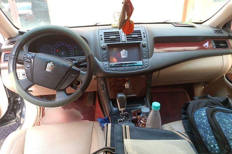 Used Toyota Crown 2010 2.5L Royal Leather Sunroof Edition Center Console