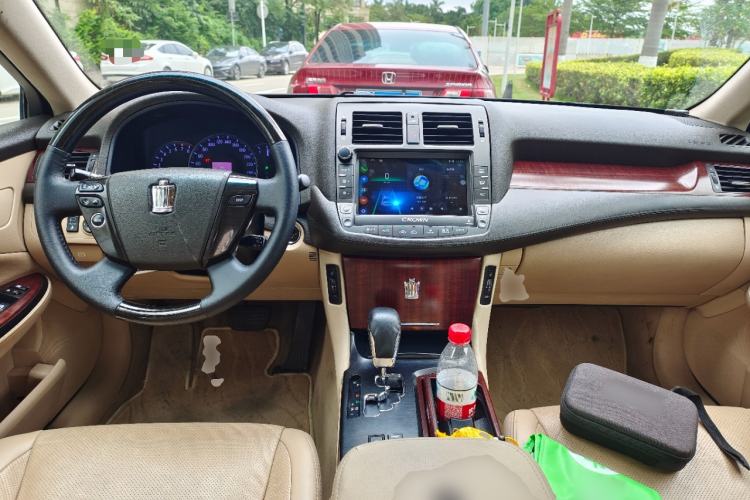 Used Toyota Crown 2010 2.5L Royal Leather Sunroof Navigation Edition Center Console