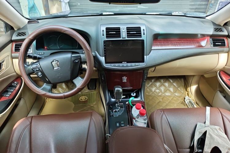 Used Toyota Crown 2010 2.5L Royal Leather Sunroof Navigation Edition Center Console