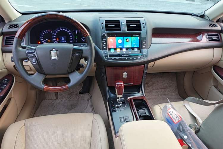 Used Toyota Crown 2010 2.5L Royal Leather Sunroof Edition Center Console