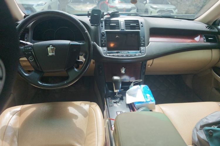 Used Toyota Crown 2010 2.5L Royal Center Console