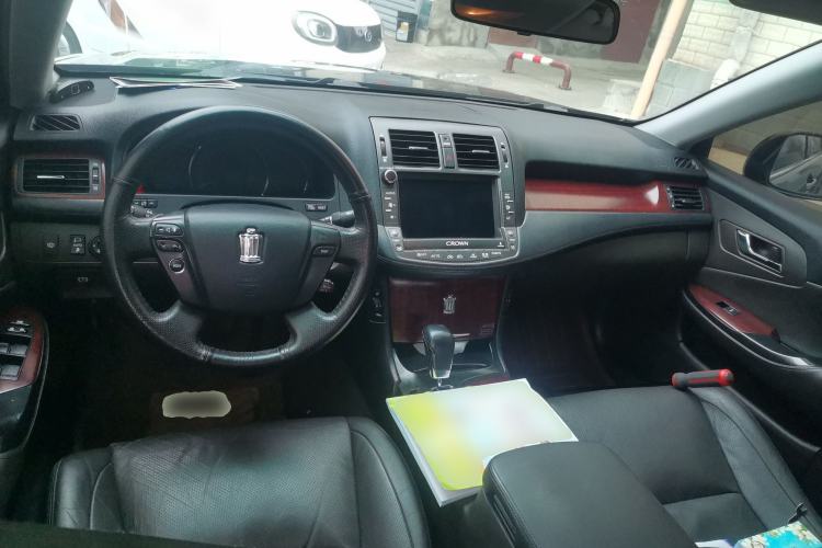 Used Toyota Crown 2010 2.5L Royal Leather Sunroof Edition Center Console
