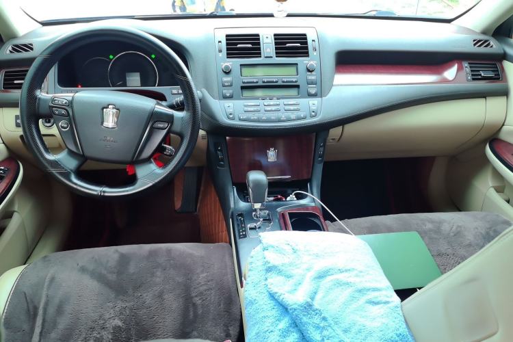 Used Toyota Crown 2010 2.5L Royal Leather Sunroof Edition Center Console