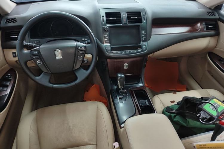 Used Toyota Crown 2010 2.5L Royal Leather Sunroof Edition Center Console