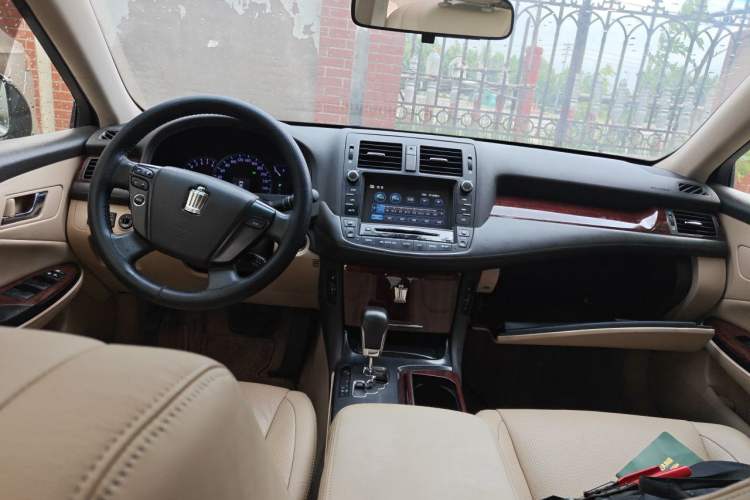 Used Toyota Crown 2010 2.5L Royal Leather Sunroof Edition Center Console