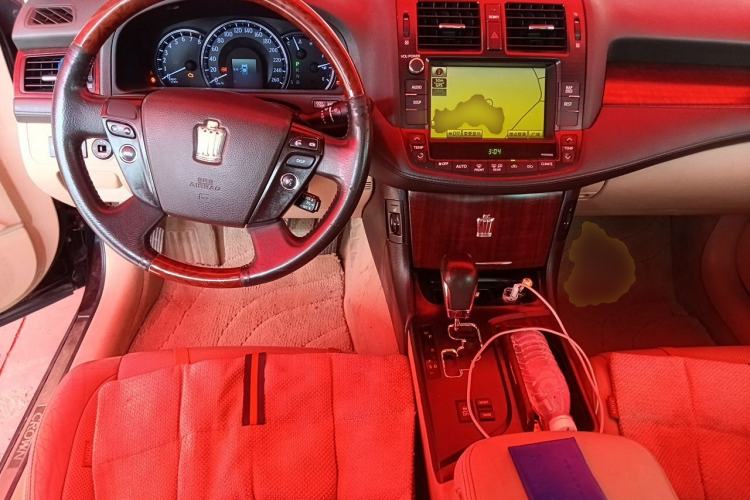 Used Toyota Crown 2010 2.5L Royal Leather Navigation Edition Center Console