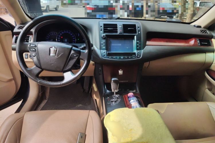 Used Toyota Crown 2010 2.5L Royal Leather Sunroof Edition Center Console