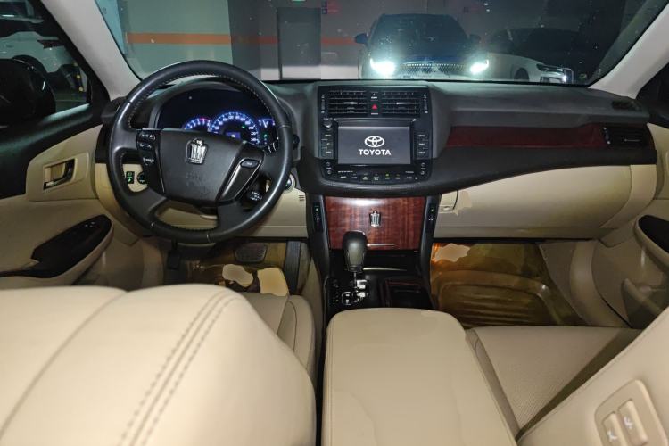 Used Toyota Crown 2010 2.5L Royal Leather Sunroof Navigation Edition Center Console