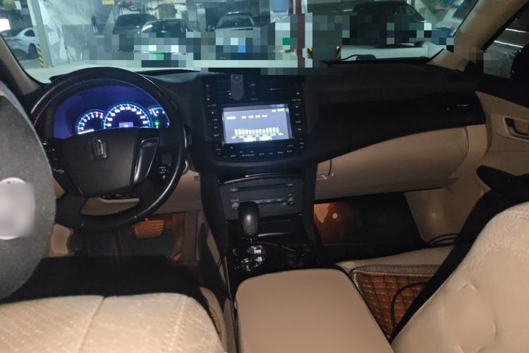 Used Toyota Crown 2010 2.5L Royal Center Console