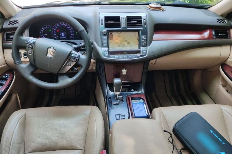 Used Toyota Crown 2010 2.5L Royal Leather Sunroof Edition Center Console