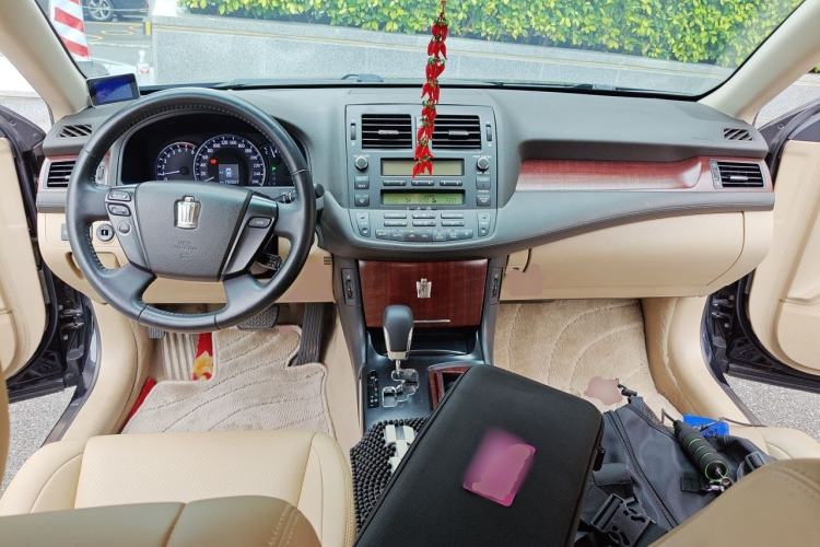 Used Toyota Crown 2010 2.5L Royal Center Console