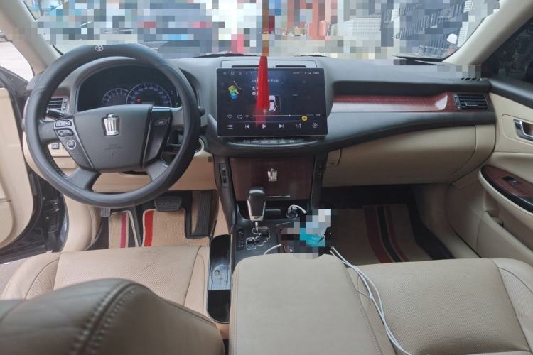 Used Toyota Crown 2010 2.5L Royal Leather Sunroof Edition Center Console