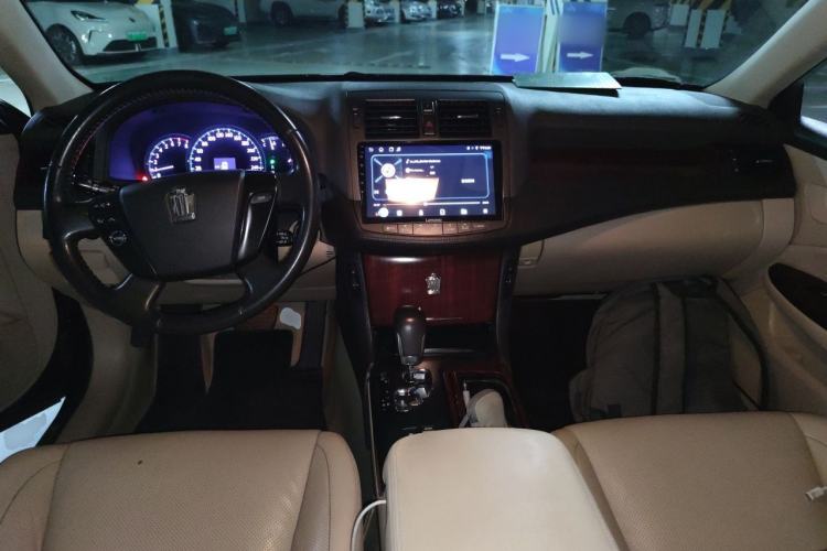 Used Toyota Crown 2010 2.5L Royal Leather Sunroof Edition Center Console