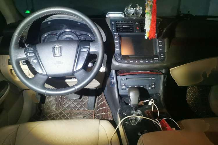 Used Toyota Crown 2010 2.5L Royal Leather Sunroof Edition Center Console
