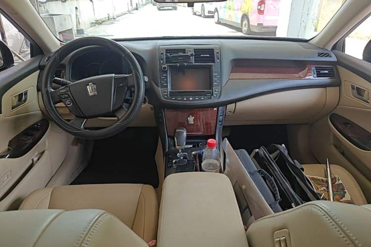 Used Toyota Crown 2010 2.5L Royal Leather Sunroof Navigation Edition Center Console