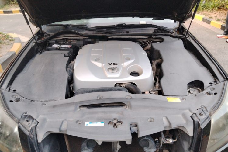 Used Toyota Crown 2010 2.5L Royal Leather Sunroof Navigation Edition Engine Bay