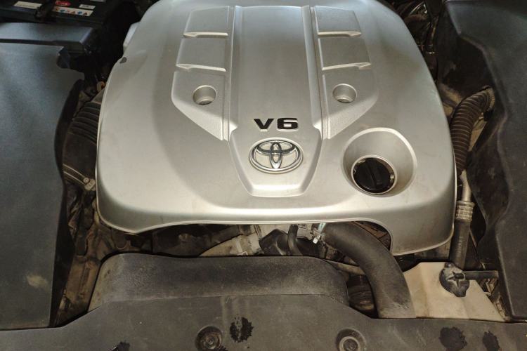 Used Toyota Crown 2010 2.5L Royal Leather Sunroof Navigation Edition Engine Bay