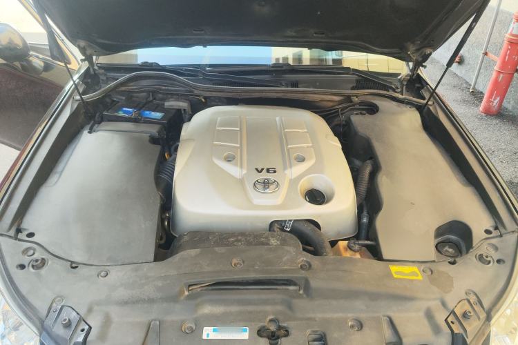 Used Toyota Crown 2010 2.5L Royal Engine Bay