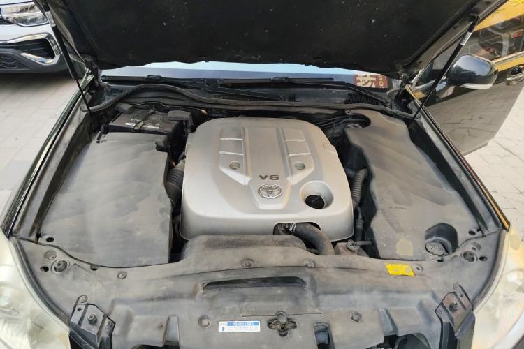 Used Toyota Crown 2010 3.0L Royal Saloon Engine Bay