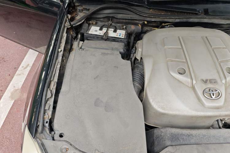 Used Toyota Crown 2010 3.0L Royal Saloon Engine Bay Right