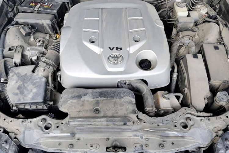 Used Toyota Crown 2010 2.5L Royal Leather Sunroof Edition Engine Bay