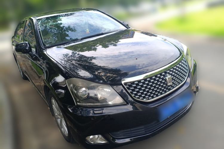 Used Toyota Crown 2010 2.5L Royal Leather Sunroof Navigation Edition Front Right 45 Deg