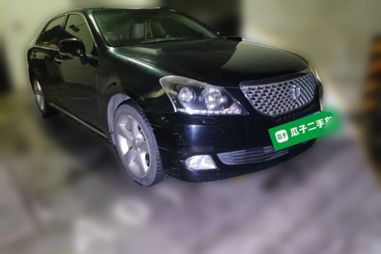 Used Toyota Crown 2010 2.5L Royal Leather Sunroof Navigation Edition Front Right 45 Deg