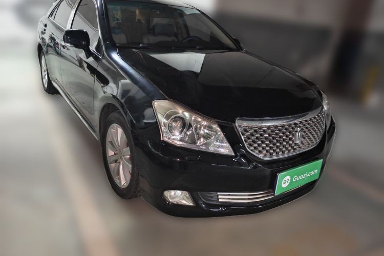 Used Toyota Crown 2010 2.5L Royal Front Right 45 Deg