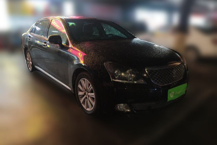 Used Toyota Crown 2010 2.5L Royal Leather Sunroof Navigation Edition Front Right 45 Deg