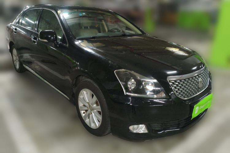Used Toyota Crown 2010 2.5L Royal Leather Sunroof Navigation Edition Front Right 45 Deg