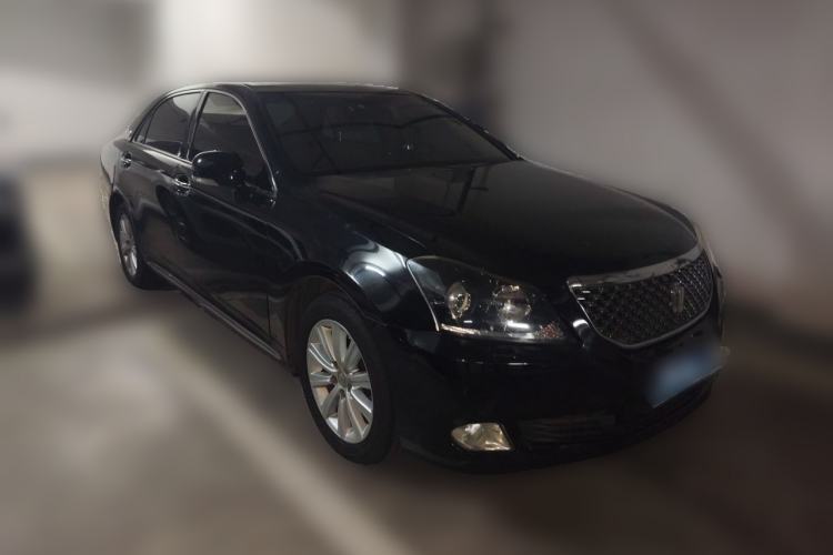 Used Toyota Crown 2010 2.5L Royal Leather Sunroof Navigation Edition Front Right 45 Deg