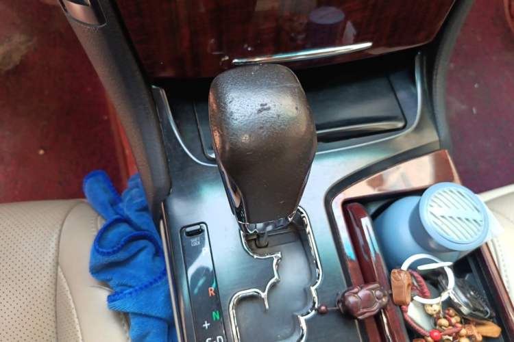 Used Toyota Crown 2010 2.5L Royal Leather Sunroof Edition Gear Lever