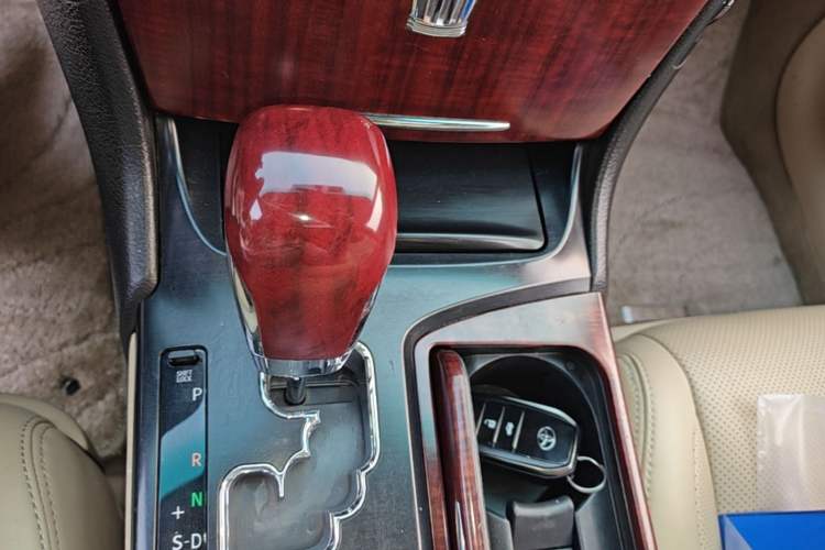 Used Toyota Crown 2010 2.5L Royal Leather Sunroof Edition Gear Lever