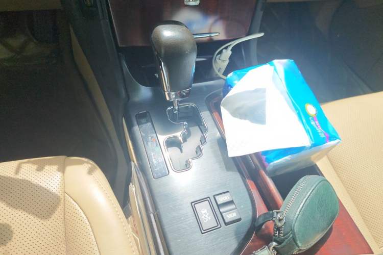 Used Toyota Crown 2010 2.5L Royal Gear Lever