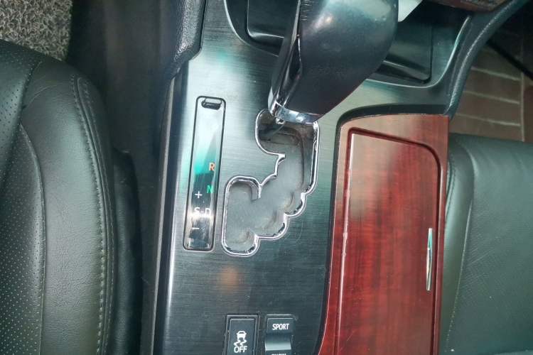 Used Toyota Crown 2010 2.5L Royal Leather Sunroof Edition Gear Lever