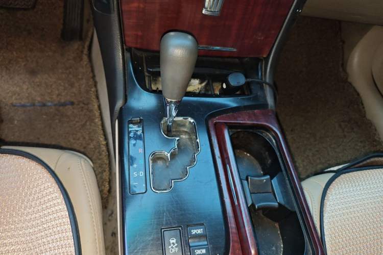 Used Toyota Crown 2010 3.0L Royal Saloon Gear Lever