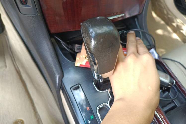 Used Toyota Crown 2010 2.5L Royal Leather Sunroof Navigation Edition Gear Lever
