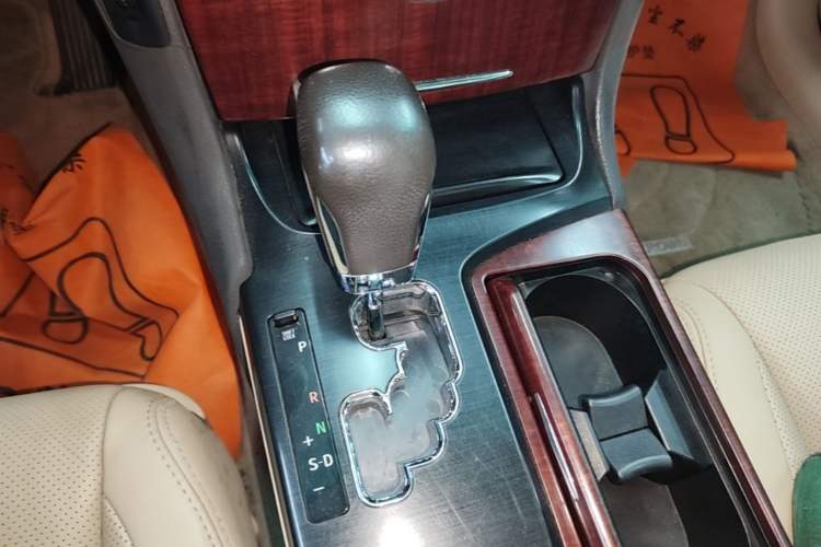 Used Toyota Crown 2010 2.5L Royal Leather Sunroof Edition Gear Lever