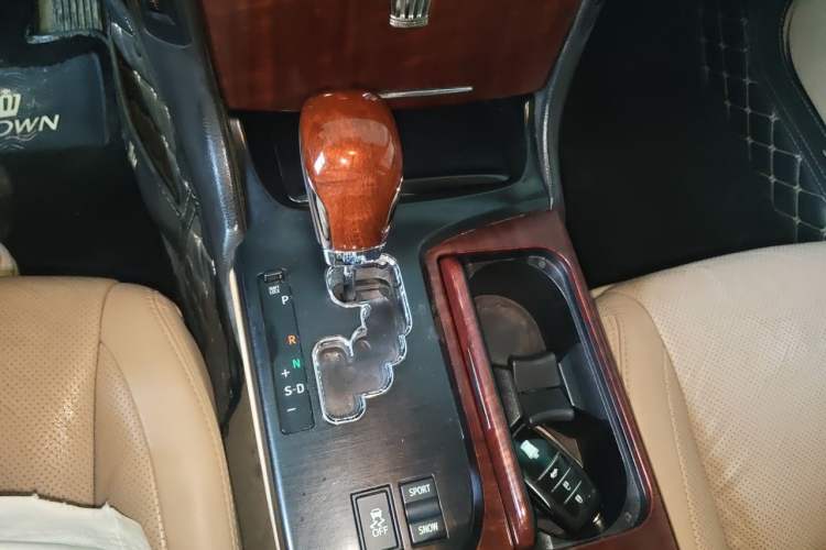 Used Toyota Crown 2010 2.5L Royal Leather Sunroof Navigation Edition Gear Lever