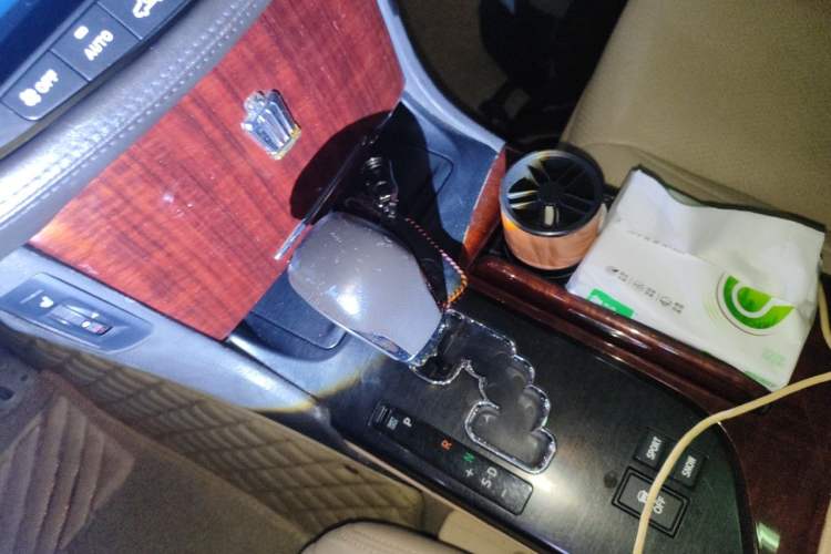 Used Toyota Crown 2010 2.5L Royal Leather Sunroof Navigation Edition Gear Lever