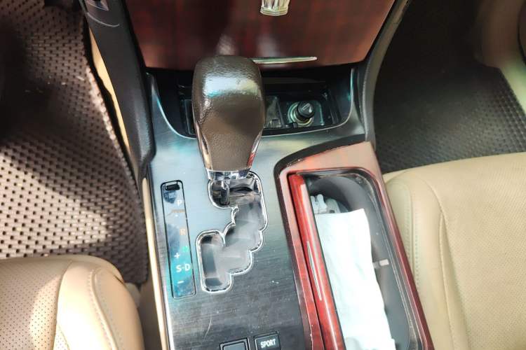 Used Toyota Crown 2010 2.5L Royal Leather Sunroof Edition Gear Lever