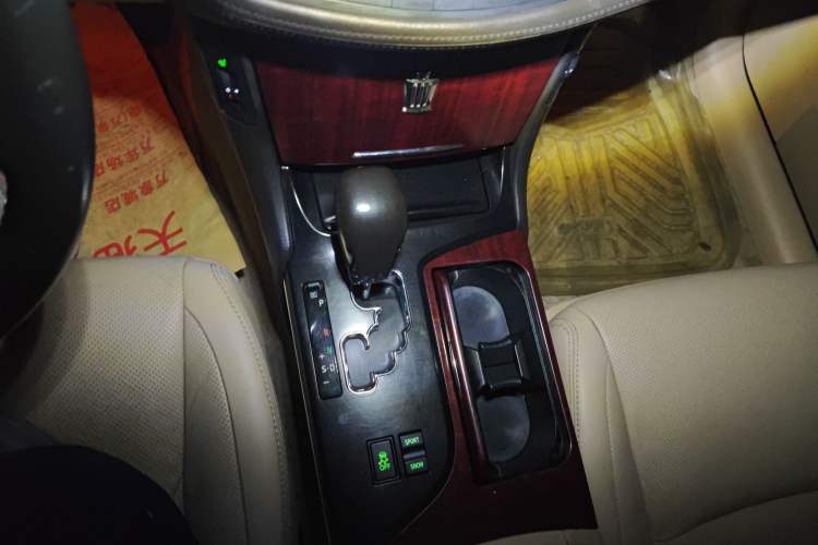 Used Toyota Crown 2010 2.5L Royal Leather Sunroof Navigation Edition Gear Lever