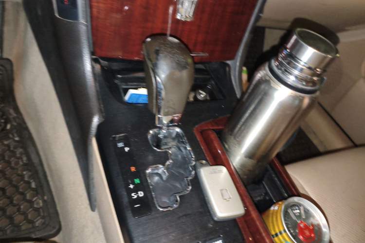Used Toyota Crown 2010 2.5L Royal Leather Sunroof Navigation Edition Gear Lever
